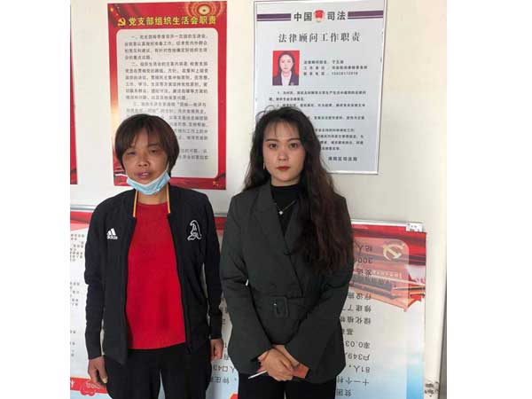 于玉渤与客户合影