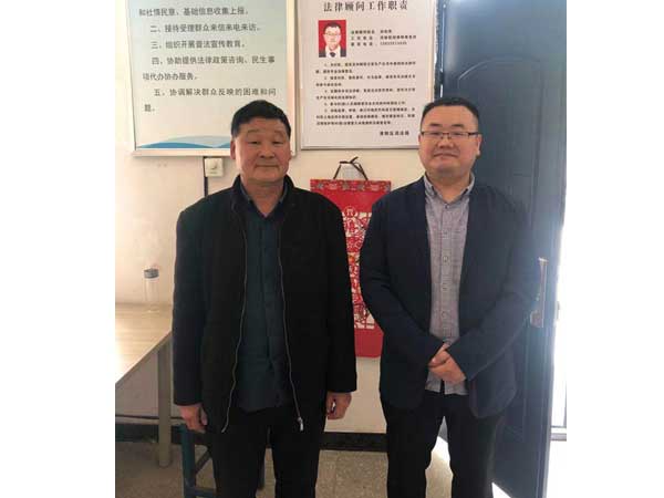 刘怡博与客户合影